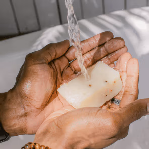 Man washing hands with Donata Skinfood Heiwa Soap